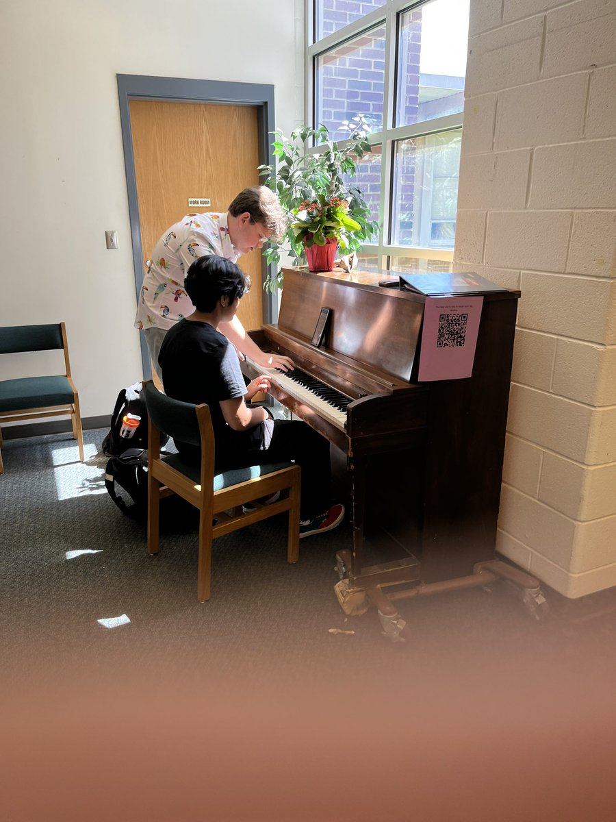 nwhs_media's tweet image. Fridays for the WIN! Why not close out the week with 150 of your closest friends? @apyunc98 @NCSLMA #GCSLibrariesEngage #govikes