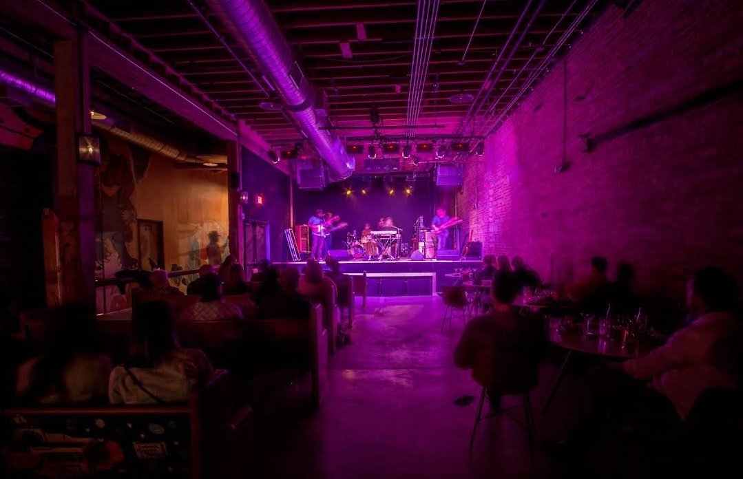 SunRoomBR's tweet photo. ☀️ | Hoje às 22hrs a banda Sun Room faz seu show em Fort Worth, Texas: 

#SunRoomFortWorth 

9.09.22 https://t.co/egkgJo4bbS