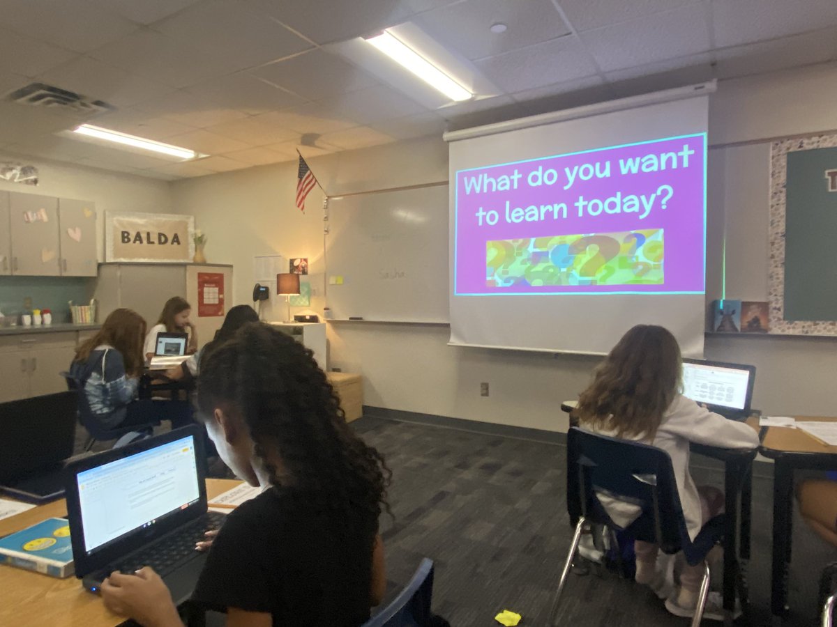AndreaBalda3's tweet photo. Hey @Ms_Gutierrez__ @laurentmonk  @alannam01 👀 Guess what we did today in 6th grade ILA??? #ExploreDay #FutureReady #DesignYourOwnLearning https://t.co/HcAMtPVtTg