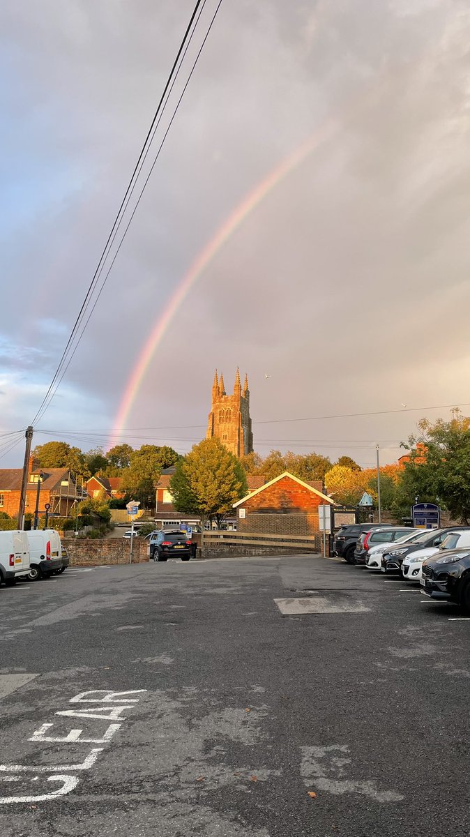 avguycontrol4's tweet photo. Tenterden tonight. #QueenElizabeth https://t.co/o86VO5mDm6