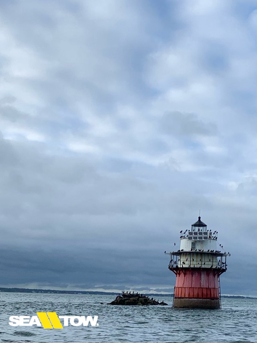 Sometimes the best boating is done as the summer is winding down. 

#seatow #seatowstandingby #marinetowing #marineassistance #boating #helpstartshere #buglight #duxbury #plymouthma