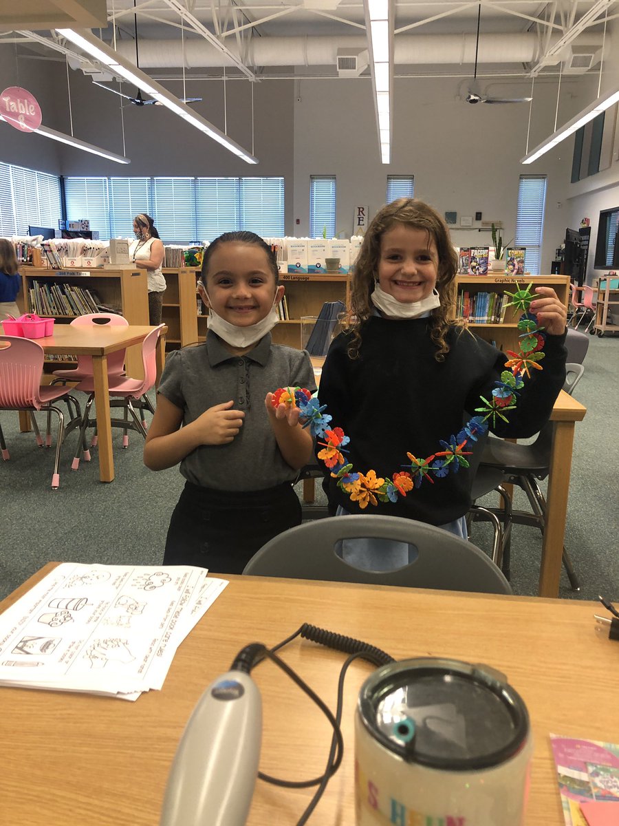 HeunLibrary's tweet image. First week of checkout in the library this week! Kids got to explore Makerspaces and could not wait to get their hands on all the books! @JCPS_LMS @Schaffner063