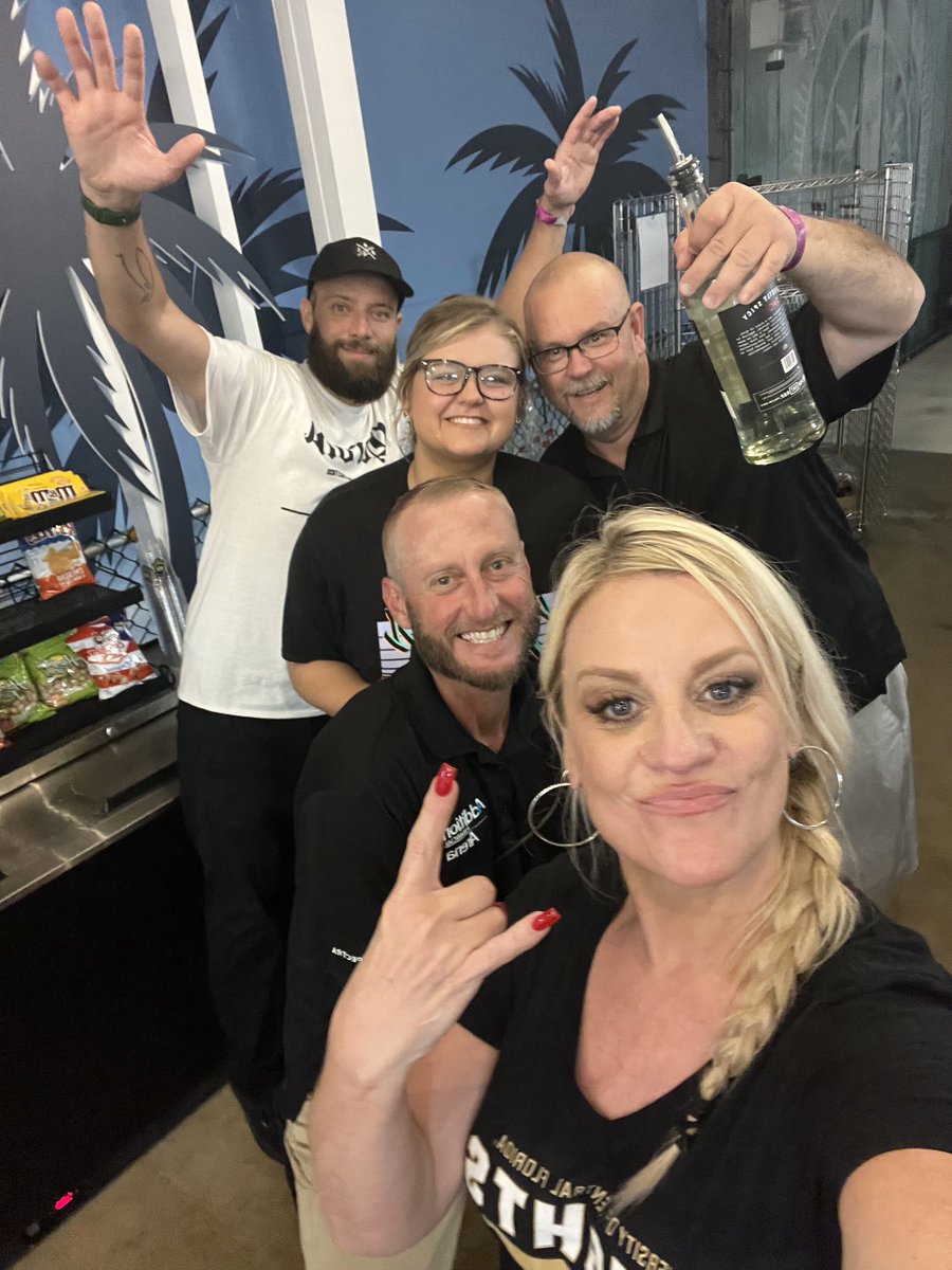 ____eclaire's tweet photo. Come say hi to your fav Cabana Bartenders! #tagUCF https://t.co/J7iD44qcuU