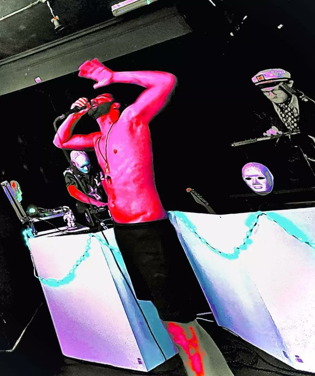 CandtheO's tweet photo. Thanks to everyone who showed up last night! For a debut gig, that was HUGE.
This band has a BIG sound, made for BIG stages.

Remember the  date..
#September8th 
#thequeenisdead
#longliveCharlie-andtheOscillator 📢 https://t.co/njDITTyqGD