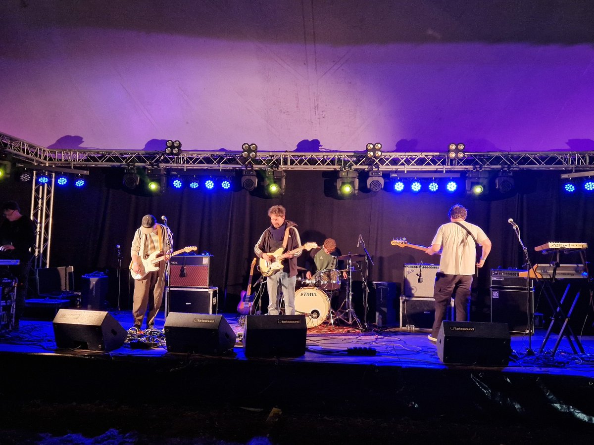 ArjandeVet's tweet image. Moon over Misty Fields terwijl we luisteren naar de soundcheck van bdrmm. #mf22 #MistyFields