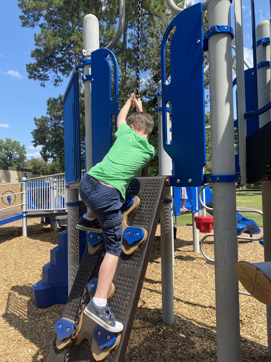 allimceach's tweet photo. We completed our first compliment puzzle and earned extra recess on the big blue playground!!! What a great way to end a great day! @HumbleISD_FE #responsiblebulldogs #workfirstthenplay https://t.co/j9OZ1hNdAO