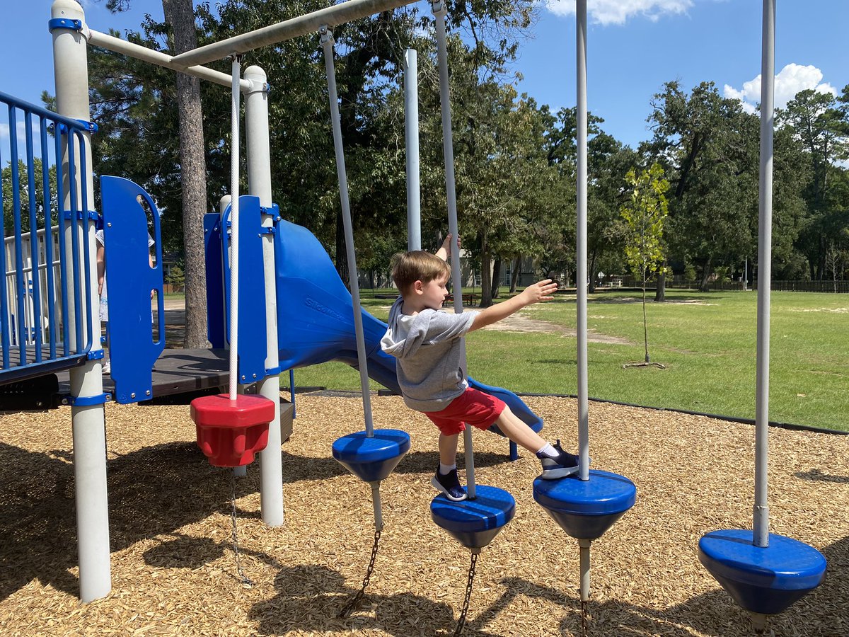 allimceach's tweet photo. We completed our first compliment puzzle and earned extra recess on the big blue playground!!! What a great way to end a great day! @HumbleISD_FE #responsiblebulldogs #workfirstthenplay https://t.co/j9OZ1hNdAO