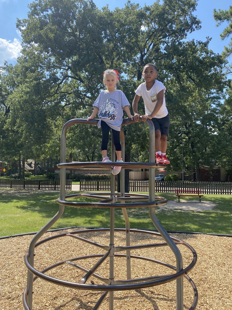 allimceach's tweet photo. We completed our first compliment puzzle and earned extra recess on the big blue playground!!! What a great way to end a great day! @HumbleISD_FE #responsiblebulldogs #workfirstthenplay https://t.co/j9OZ1hNdAO