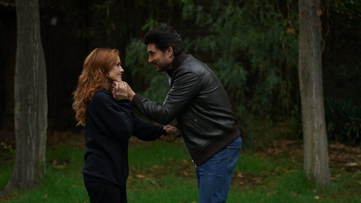 Augusto encontró a Carlota 
Gran final 
#CorazónGuerrero #LasEstrellas