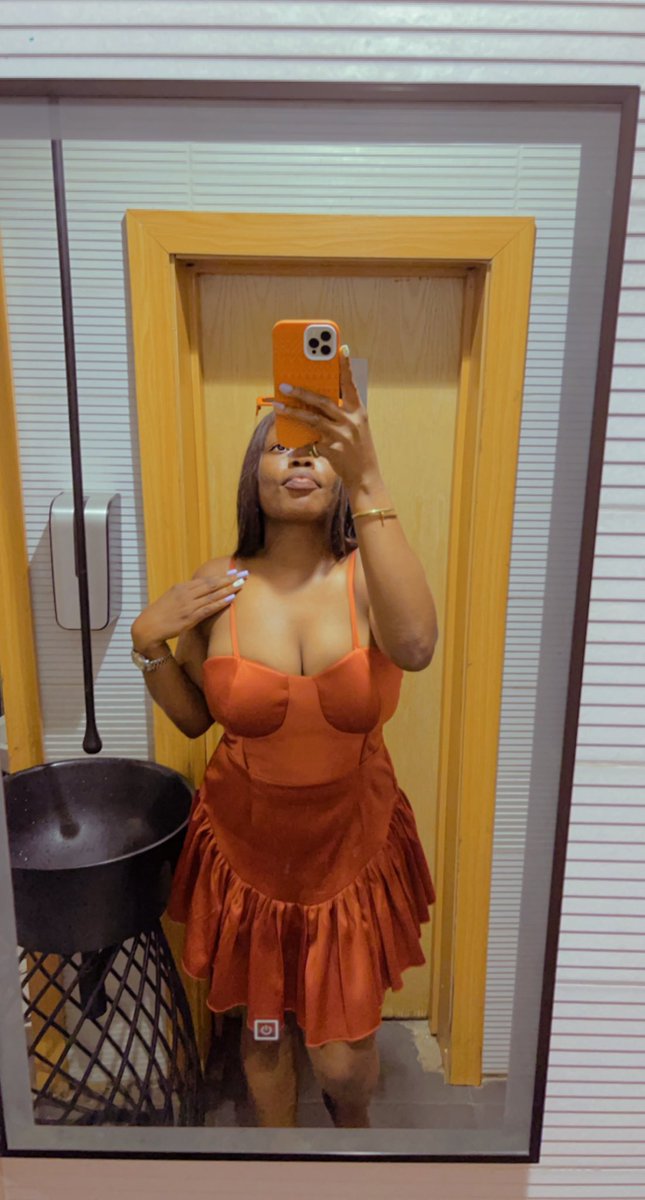 Little miss orange 🧡