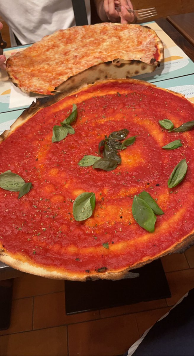 J’ai eu le droit à la pizza la moins optionnée de l’histoire on dirait une Dacia Sandero je suis dégoûté