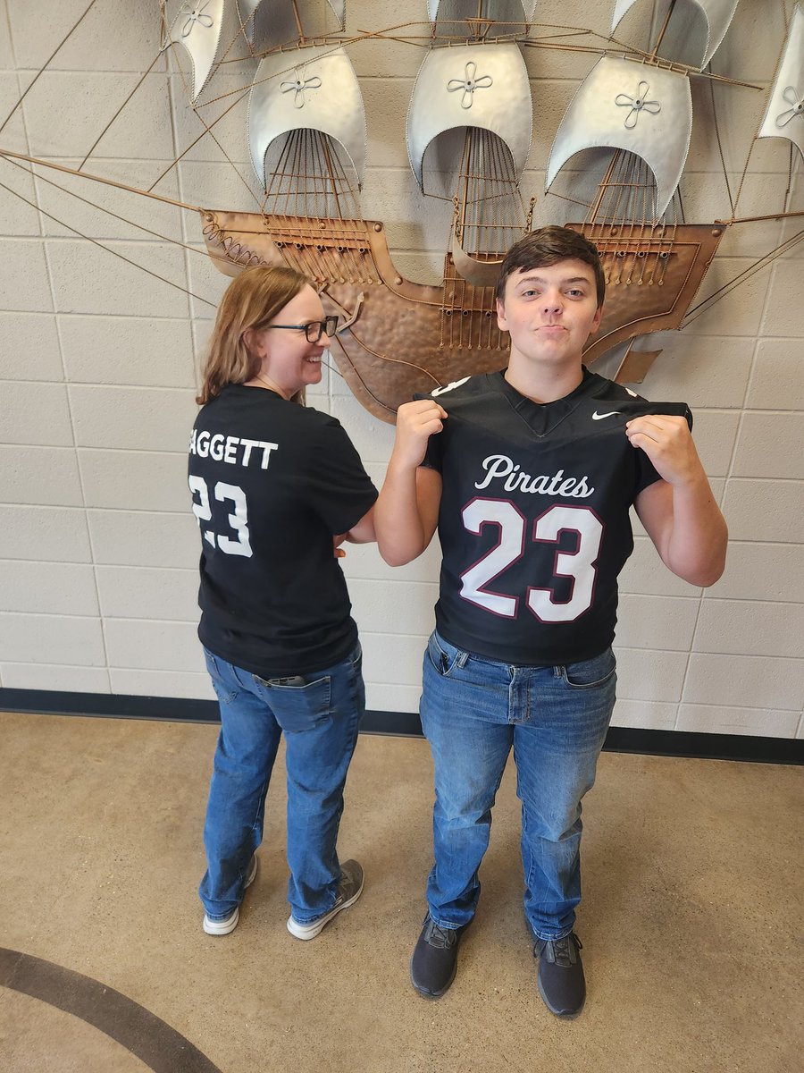 DHS_PiratesFB's tweet photo. Week 2 Adopt a Pirate 

Mrs. Creel and Jacob Baggett
#hoistthecolors #adoptapirate https://t.co/RV56gjZc8j