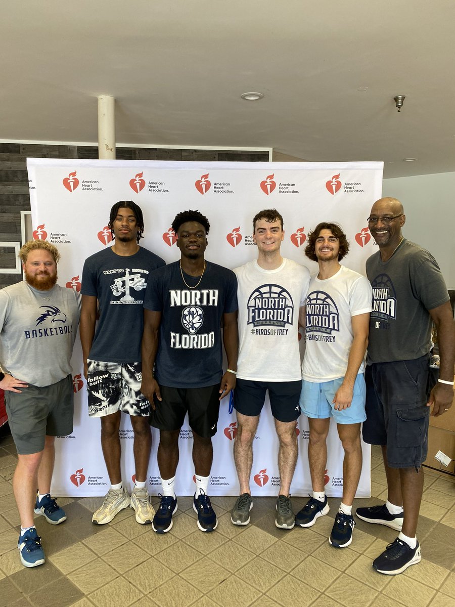 CoachMDriscoll's tweet photo. Another great day for @OspreyMBB serving to Be the Difference!!! Thank you @American_Heart #FirstCoastHeartWalk #SWOOPLife https://t.co/JnugkmJHEb