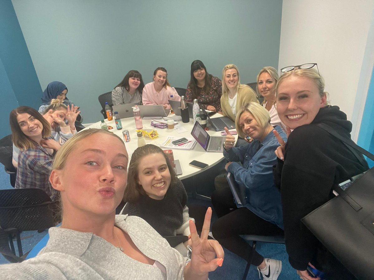 MissSpalding4's tweet photo. Last day at uni before heading out to our first placement! So much love for my wee family 5  💕 Good luck everyone! @PgdeUws https://t.co/QxozvNDgOz