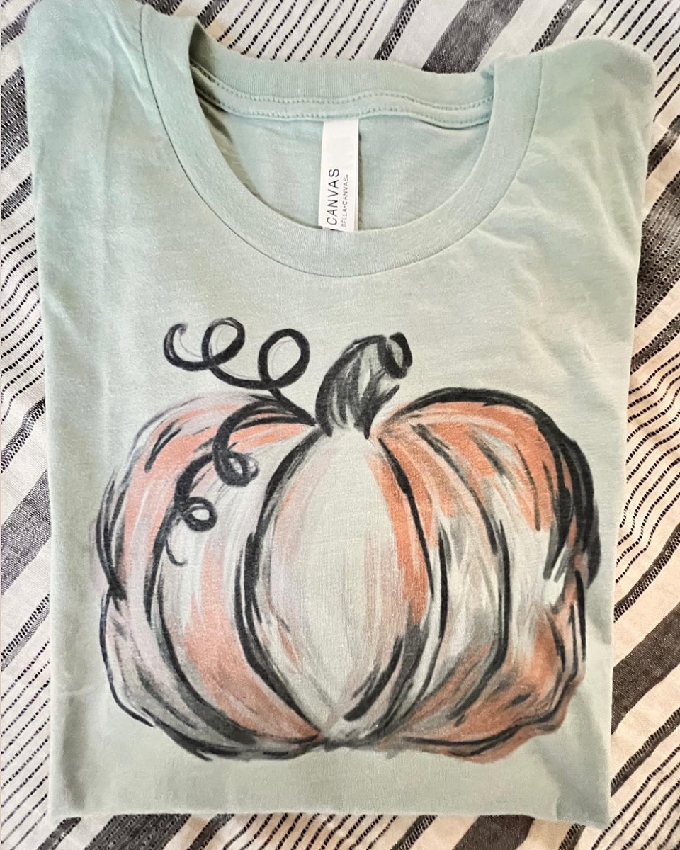 custmclassrooms's tweet photo. Introducing Teacher Tees by Custom Classrooms! Fall is here and so is the launch of these must-have tees 🍁 Buy one for yourself or a special teacher in your life🧡 $20/each ($5 shipping outside Frisco/Prosper) Message to order! #customclassrooms

#teachers #teachersoftwitter https://t.co/rHyJeG5Cor