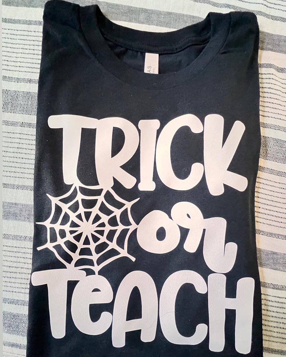 custmclassrooms's tweet photo. Introducing Teacher Tees by Custom Classrooms! Fall is here and so is the launch of these must-have tees 🍁 Buy one for yourself or a special teacher in your life🧡 $20/each ($5 shipping outside Frisco/Prosper) Message to order! #customclassrooms

#teachers #teachersoftwitter https://t.co/rHyJeG5Cor