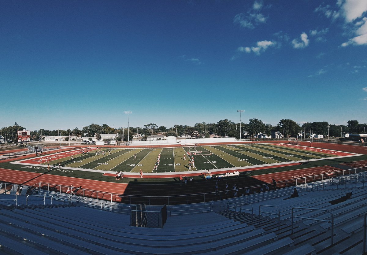 Apple53ider's tweet photo. Best view in the house.❤️🏈🤍 78° with a nice breeze from the lake. #LetsGoSkins #WeArePC #BeatBowsher https://t.co/AvHtMfvuRZ