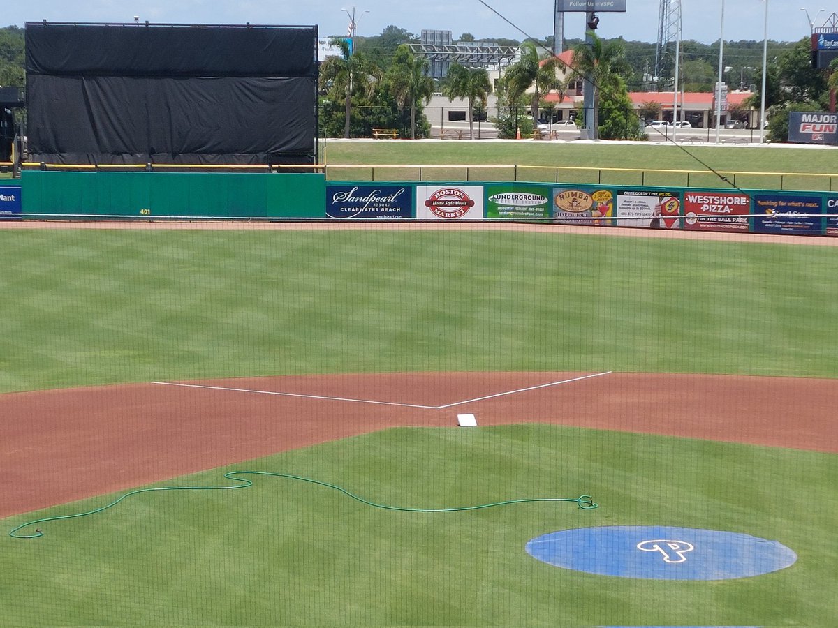 Like_Baseball_'s tweet photo. @Feinsand Here is the actual shift lines on the field in the Florida State League.  Note, the bag is pulled in the picture and not placed in ground. https://t.co/yDYsOE1qIQ