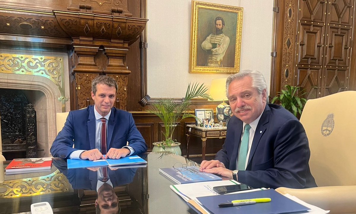 EnriqueCresto's tweet photo. Junto al Presidente @alferdez repasamos la agenda de obras de @Enohsa, demostrando con hechos que estamos cumpliendo la misión encomendada por el Presidente, la Vicepresidenta @CFKArgentina, el Ministro de @ObrasPublicasAR @gkatopodis y el Ministro de @Economia_Ar @SergioMassa. https://t.co/cnFCBdFoGM