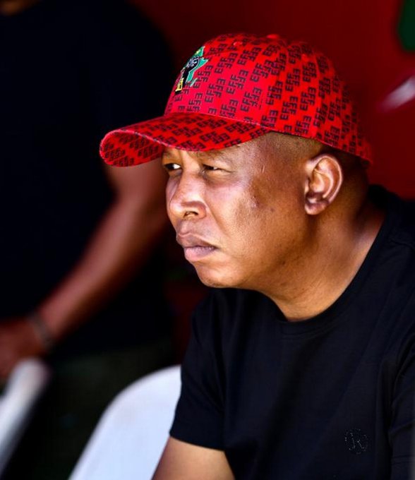 MapulaMokgosang's tweet photo. I am not sleeping anytime soon. It is a good time to be black in Africa.
#PutAfricansFirst ❤️🖤💚 https://t.co/TPZ40niFQm