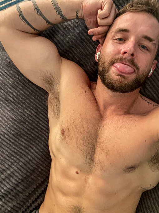 My body hurts 😭 but at least it&rsquo;s the weekend https://t.co/4Kv7vYbAbM<a href="/tag/humpday"class="tags"><span>#humpday</span></a>