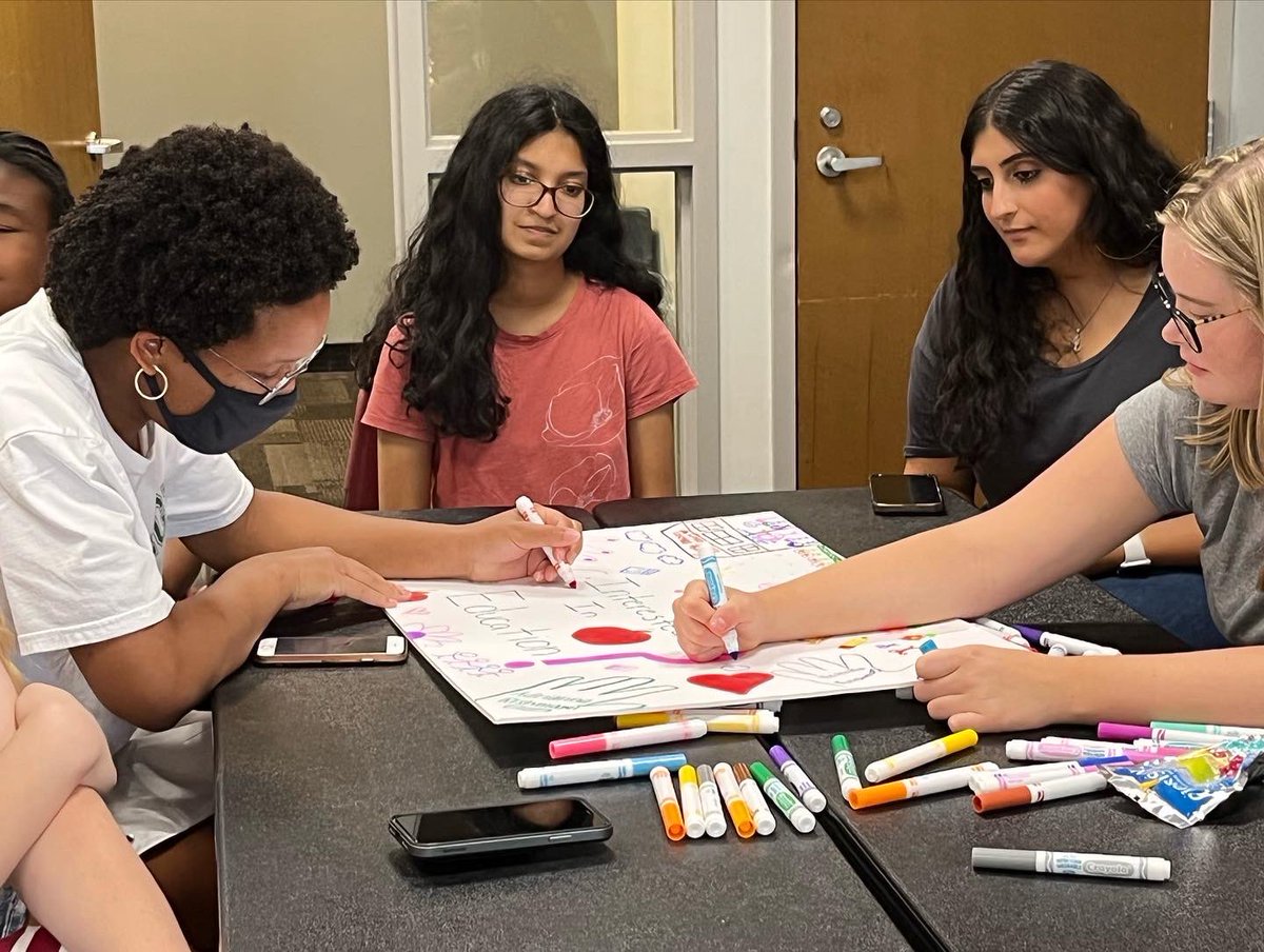 gmuedrising's tweet photo. Our first general body meeting was a success!! Thank you so much to everyone who came out to enjoy pizza and games! We are so excited to have more events catered to growing a loving and collaborative teacher community! Be on the lookout for updates on future events💙💙 https://t.co/S78y7t4dI0