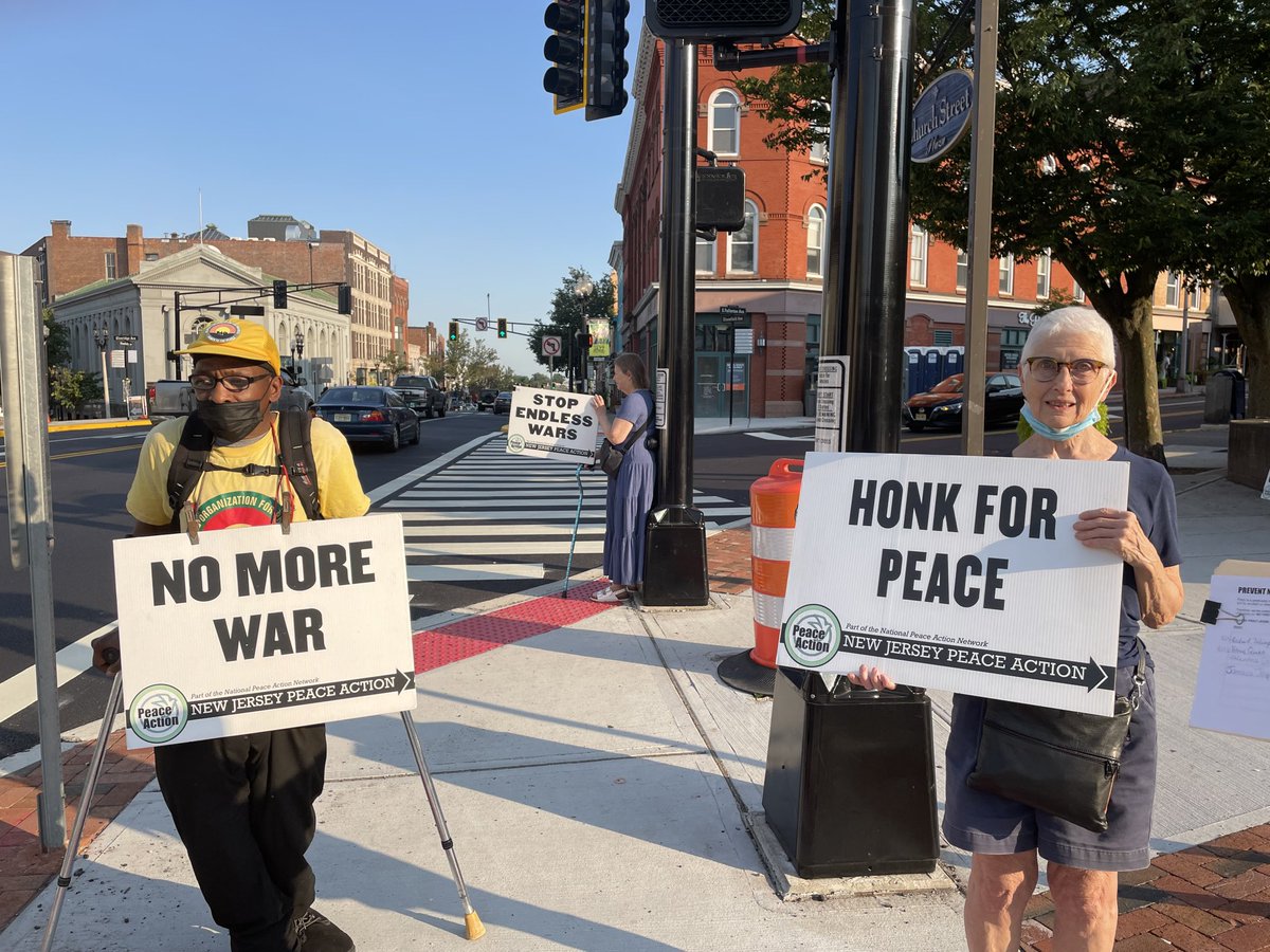 publicsq_news's tweet photo. Peace activists keeping vigil to #EndNuclearWar โฆ@LawrenceHamm7โฉ โฆ@matt_dragonโฉ #njpeaceaction https://t.co/vwQO4BKy6H