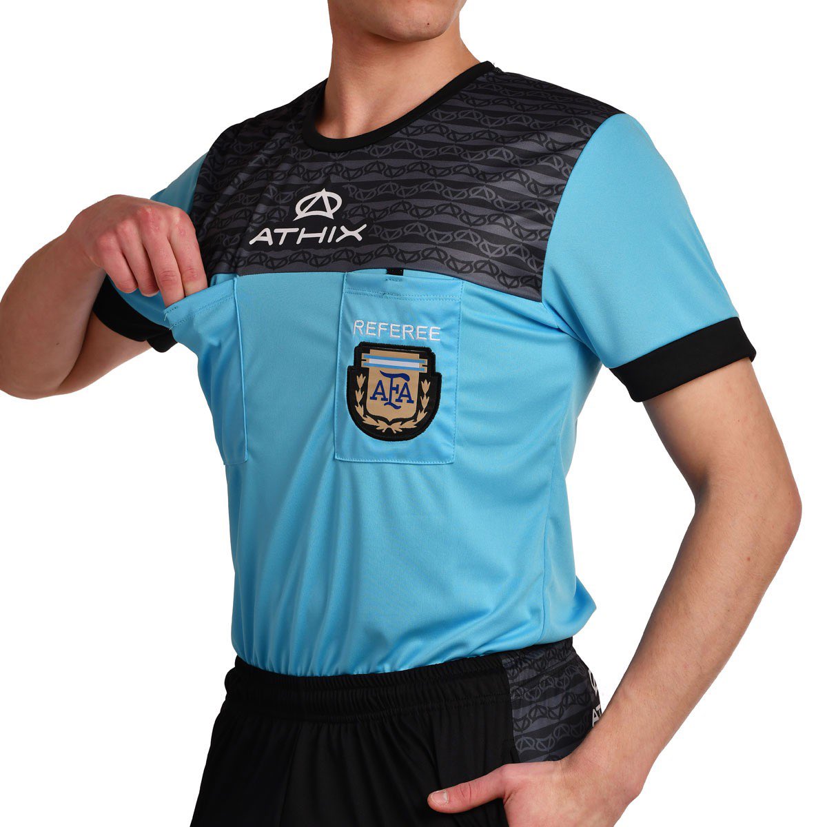 MktRegistrado's tweet photo. 👕 ⚽️ #Athix presentó la nueva indumentaria de los árbitros del fútbol argentino
👉🏼 ¿Qué te parece? https://t.co/IqkSwNCycj