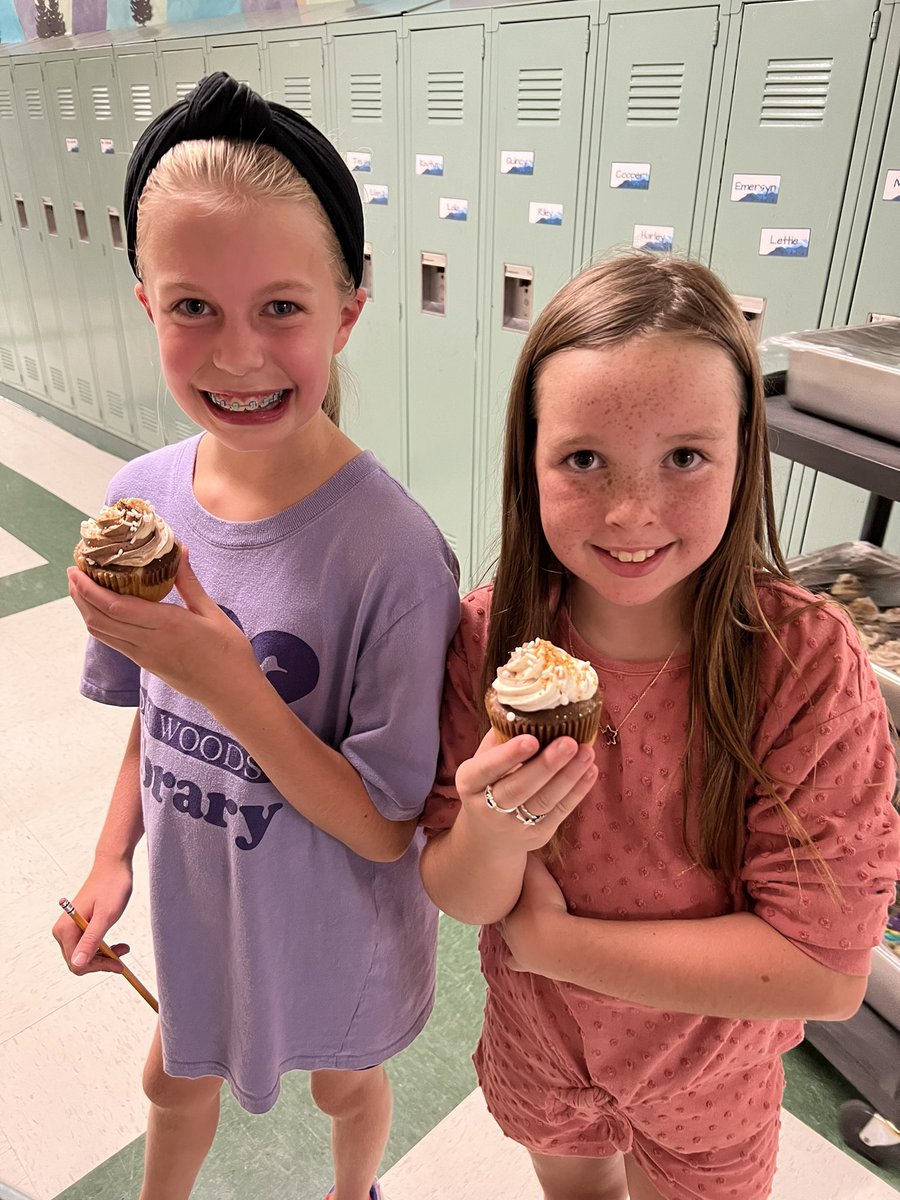 Shout out to <a href="/GISD_blangdon/">Brianne Langdon</a> &amp; <a href="/GHS_CTE/">Granbury High School CTE</a> for making 300 delicious cupcakes to celebrate our 4th &amp; 5th graders “sweet” success on STAAR!! #piratefamily