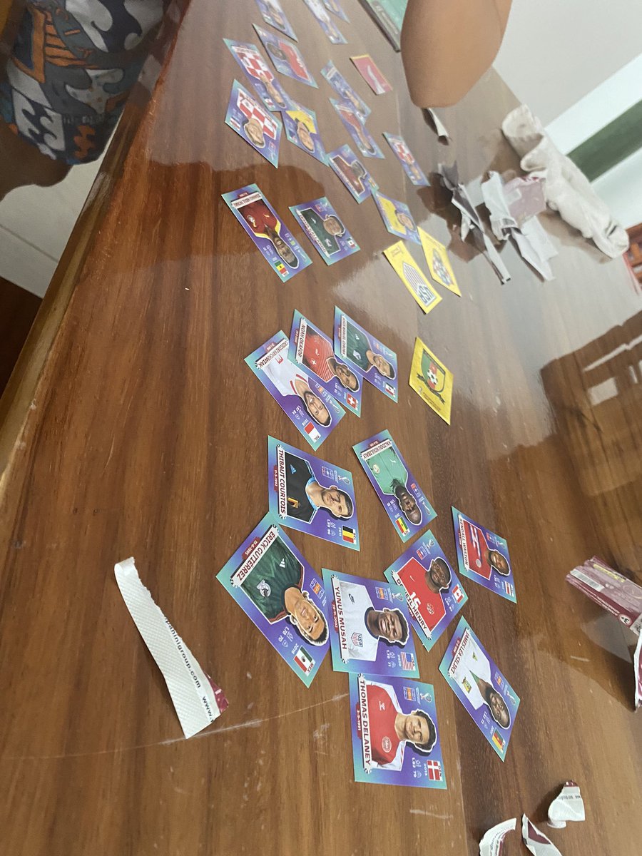 catswithwa's tweet photo. Mi hermano intentado que le salga Messi en las estampas del mundial es yo intentado que me salga una photocard de Seonghwa en algún álbum de ATEEZ https://t.co/EiH55LQcOk