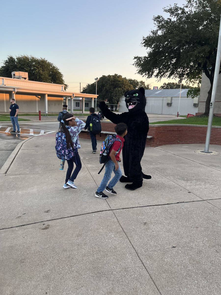 <a href="/SchulzePanthers/">Schulze Elementary</a> our mascot stole the show this morning during arrival!  We Love ❤️ our Schulze Panthers! #TheSchulzeExperience <a href="/smayhew4/">Stephen Mayhew</a>