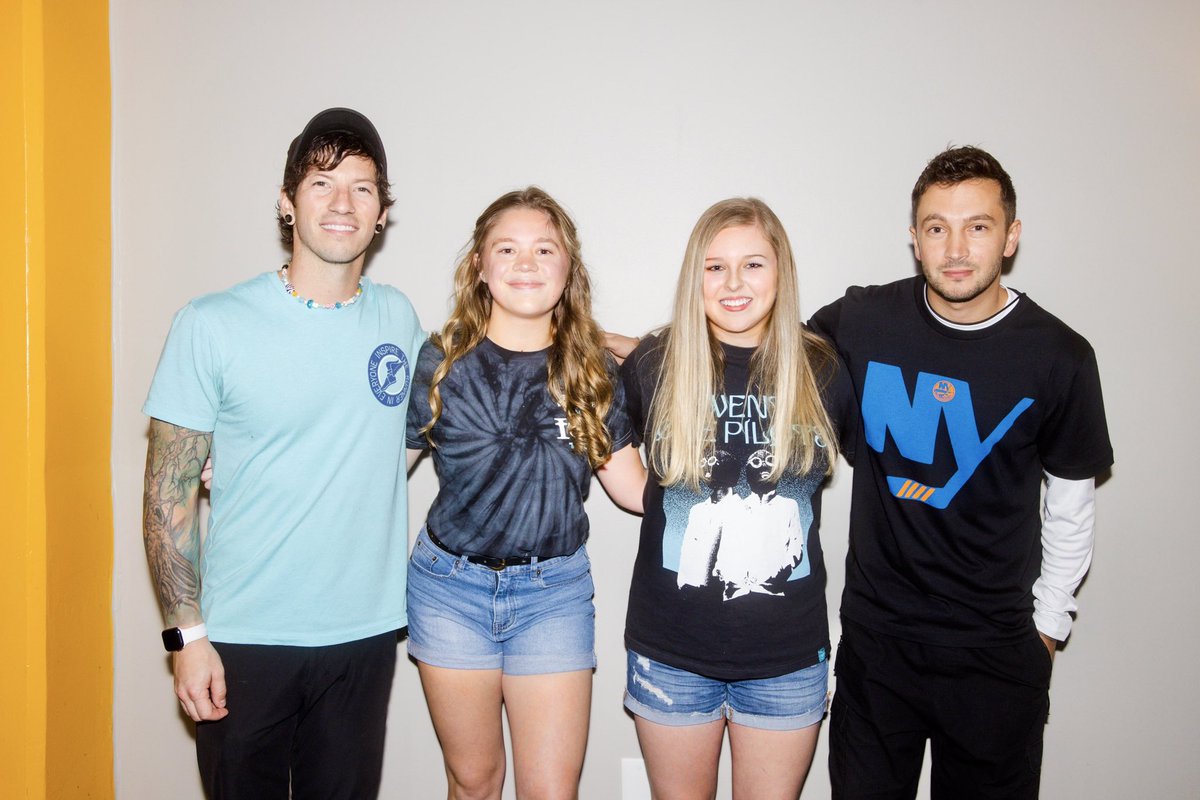 They are the nicest people I have ever met. It was quite literally the best day of my life.

#twentyonepilots #tylerjoseph #joshdun #theicytour #icynashville