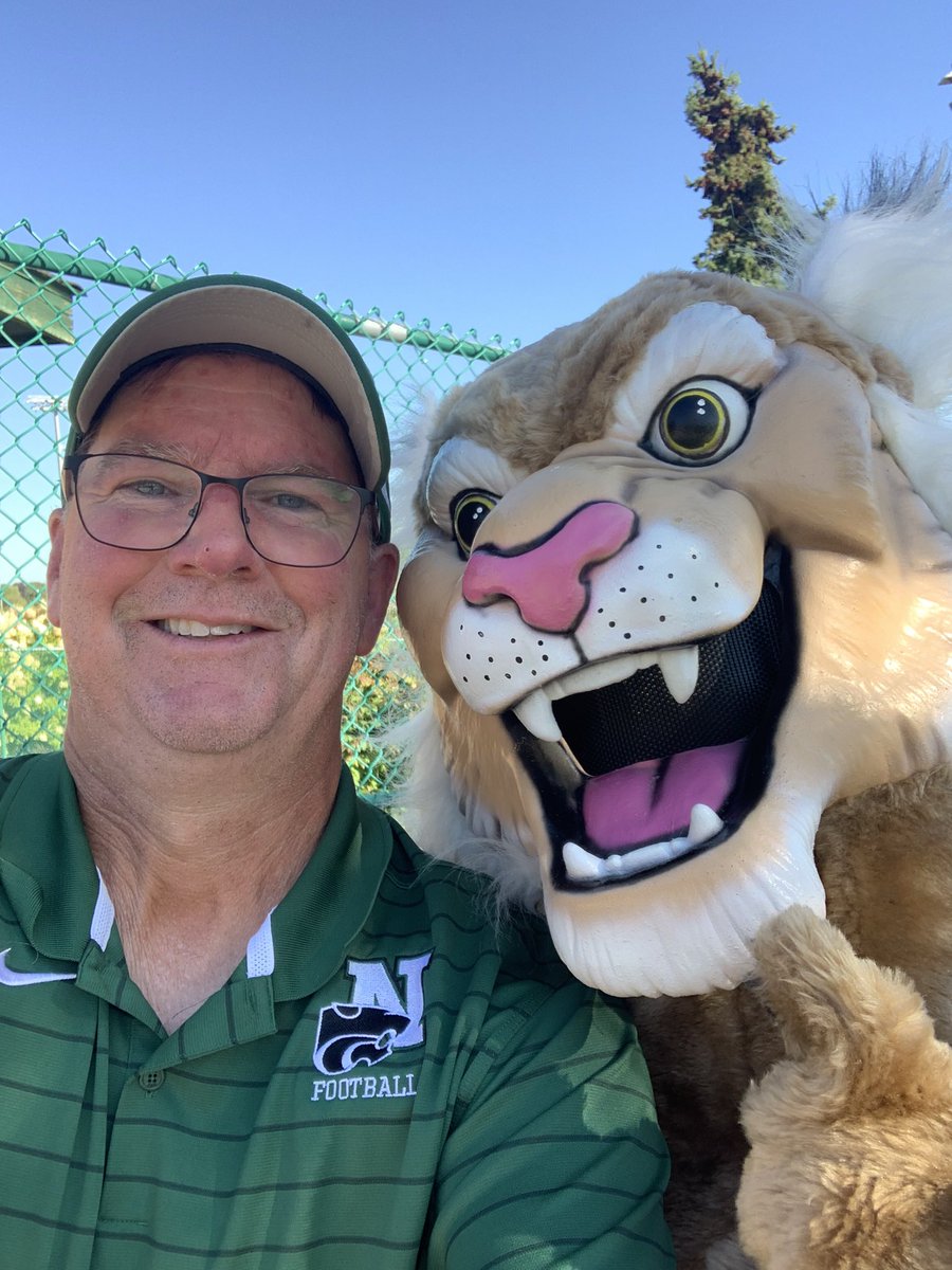 The Cats are smiling tonight. 🐈>🪨  #NoviPride