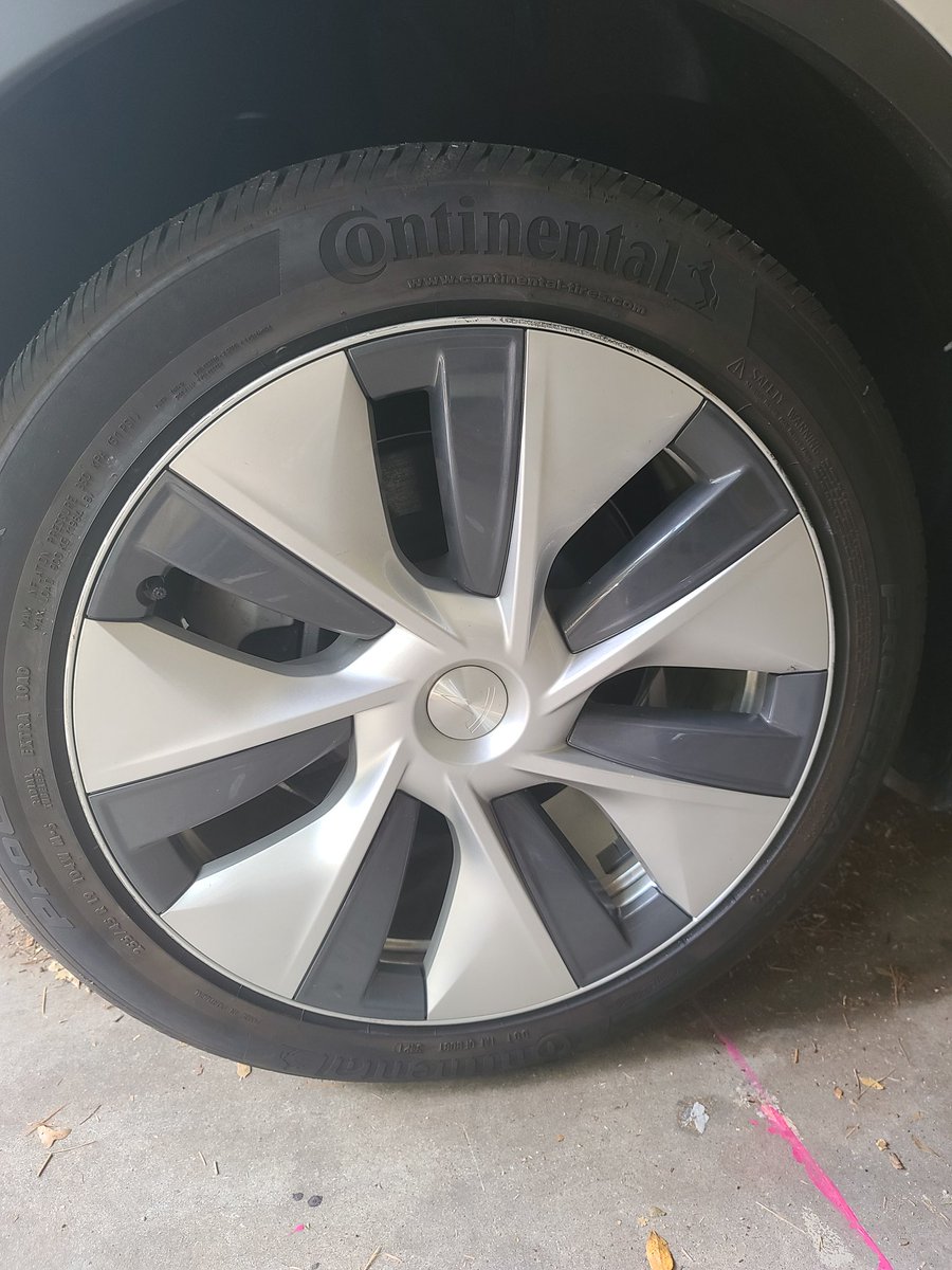 cupofjoe's tweet photo. @elonmusk @_bennettm_ Got a flat tire a month ago in my MYLR. Called Tesla Roadside. No spare tires, but can tow to the SC. Great. Except the tow driver rashed rim somehow. Tesla Service notated it was received with rim issue (after I mentioned it post tire fix), but ghosted me when asked to fix it. https://t.co/SKWNHbCYv2