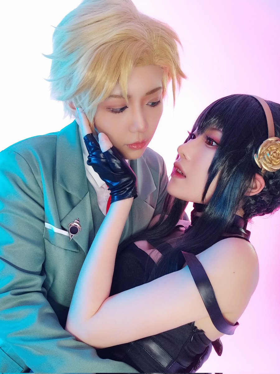 kiyocosplay's tweet photo. One hell of a couple 🖤 https://t.co/BTL2TuhXMI