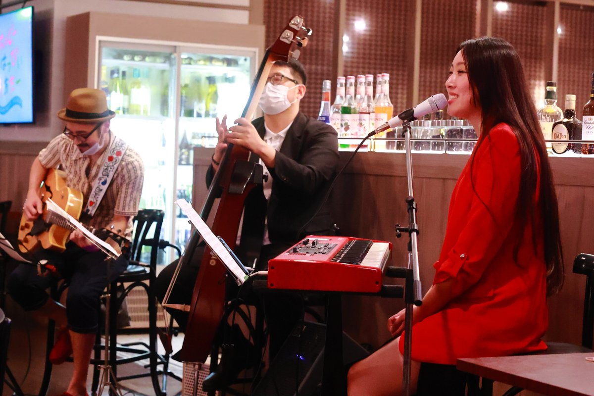 kaopapa0317's tweet photo. Yokohama Jazz Night
ローズホテル横浜 ブラスリー ミリーラ・フォーレ
vo. key. maria kim
EOS R6
RF50mm F1.2 L USM
#mariakim
#yokohamajazznight
#ローズホテル横浜
#ブラスリーミリーラ・フォーレ https://t.co/cGgbDSycdq