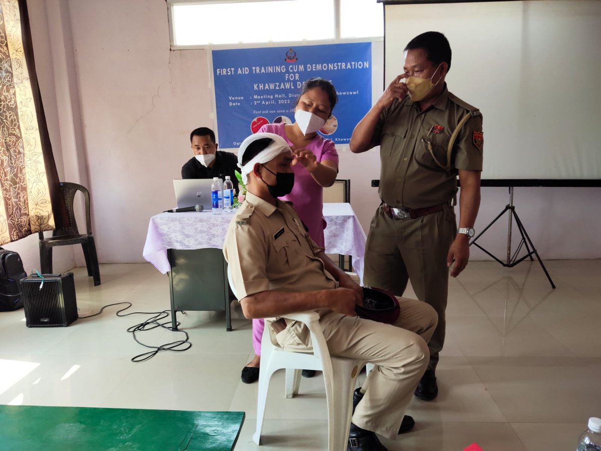 mizorampolice's tweet photo. in emergency situations, during ‘‘Golden Hour’.
Give life another chance. Become a lifesaver.
#WorldFirstAidDay2022 #WFAD2022
#SafetyFirst #LifelongLearningFirstAid https://t.co/mWDHnkeZXU