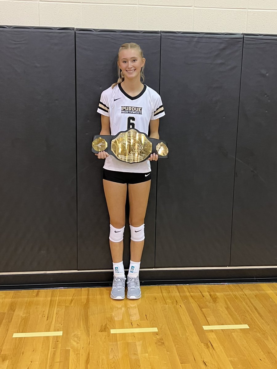 PNWvolleyball's tweet photo. Our swag belt winner of the match is Amanda Hasse! #RoarPride #PNWvolleyball https://t.co/0P5ZhA2KGf