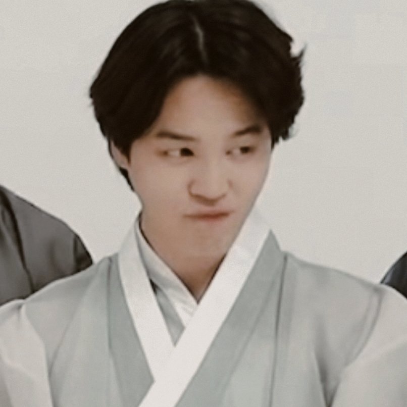wangteaco's tweet photo. dont touch me 😭 https://t.co/ZRgB7rmvkt