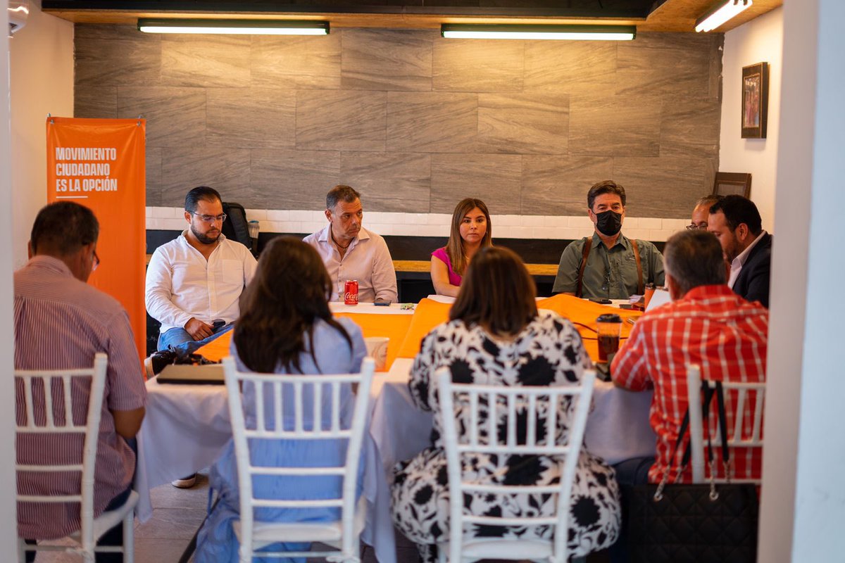 MovCiudadanoSon's tweet photo. 😍 Miren que gran viernes de trabajo en el sur de Sonora. Estamos en #Movimiento 🍊

✅ Reunión con regidores del sur del estado.
✅ Coordinadora Municipal de Cajeme. https://t.co/i1MVWQcjQa