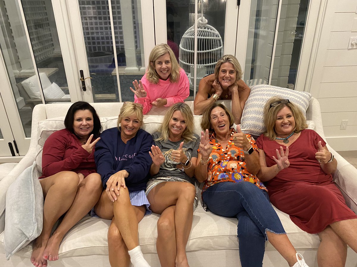 DmppPamela's tweet photo. Watch party! Go Tiafoe! #USOpentennis #espn #watchparty #usa https://t.co/jvtoOTV6Ra
