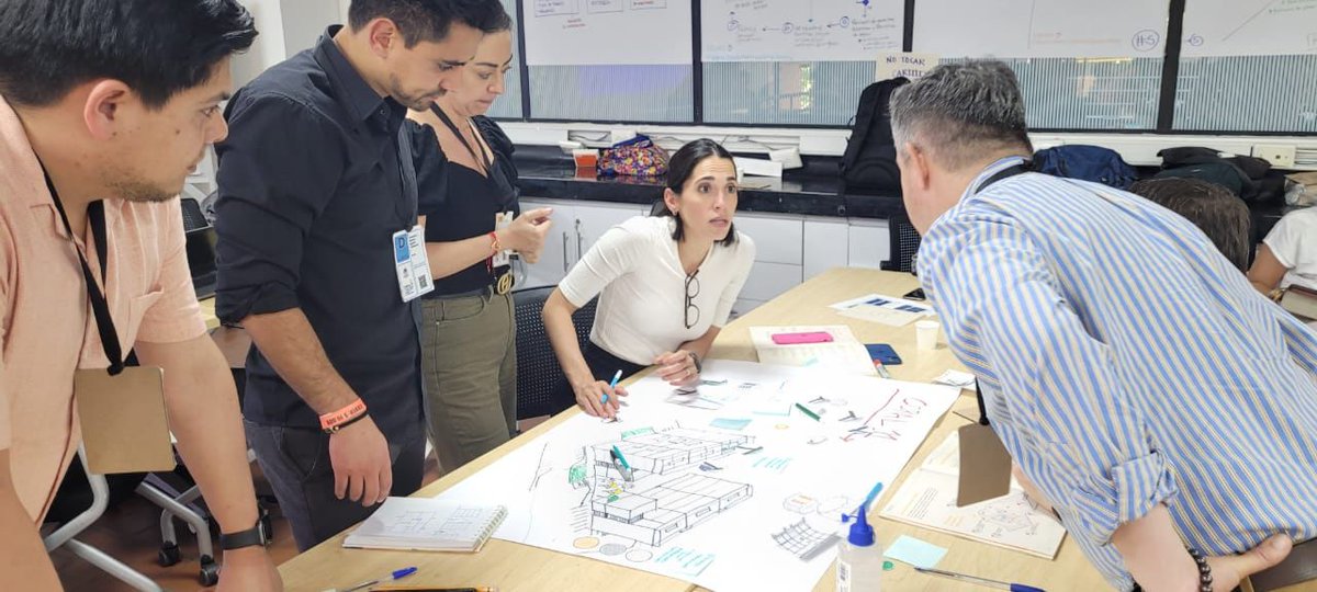 ViviendaEc's tweet photo. ✅ 12 países participantes. 

@ViviendaEc está representado por #JuanCarlosSoria, asesor ministerial y #DavidVaca, especialista técnico de la Subsecretaría de Hábitat y Espacio Público, quienes presentaron las iniciativas de sostenibilidad en las que estamos trabajando. https://t.co/2ulh04ajvN