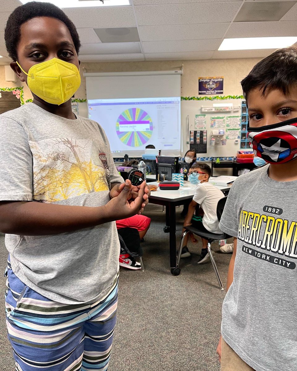 FalconsAvalon's tweet photo. Receiving a positive affirmation chip from a peer builds classroom community, relationships, &amp; self confidence. Great work Miss Pham for supporting scholar’s social emotional needs!! #FalconsUnitedInExcellence #positiveaffirmations #PBIS @RCOE @ValVerdeSupt @ValVerdePBIS @PBIS_CA https://t.co/PrM1zARqU0