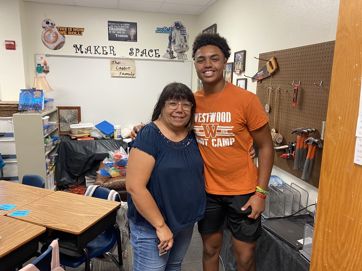 MrsCastroFCE's tweet photo. Love having former students visit me in my  classroom and at football games. Go #5!! #GoWood!! https://t.co/nN1HxSmgHE