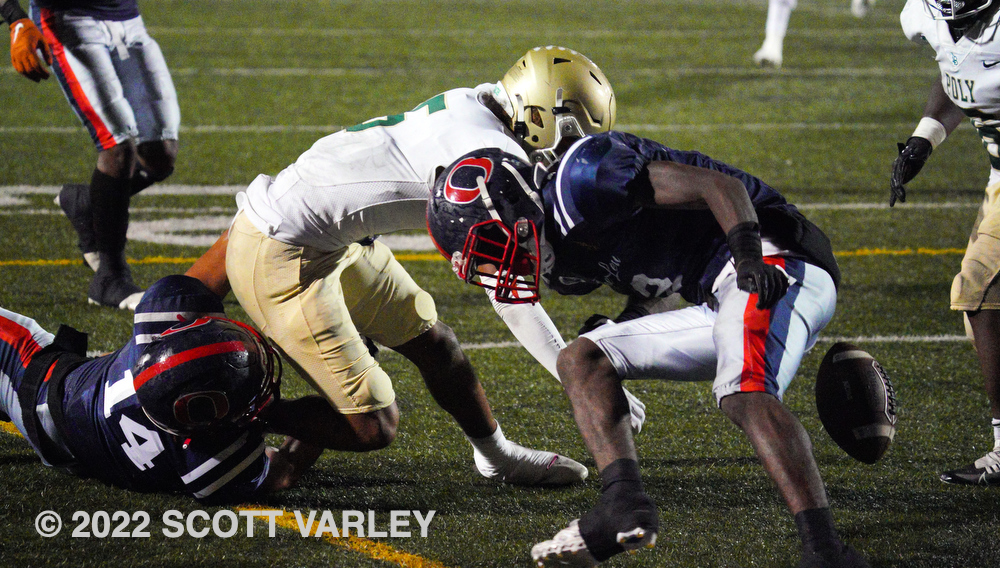VarleyPhoto's tweet photo. In the 3rd quarter, Long Beach Poly leads Leuzinger 24-3 @breezepreps @BeachVarsity @johnwdavis https://t.co/wBZB62dEGy