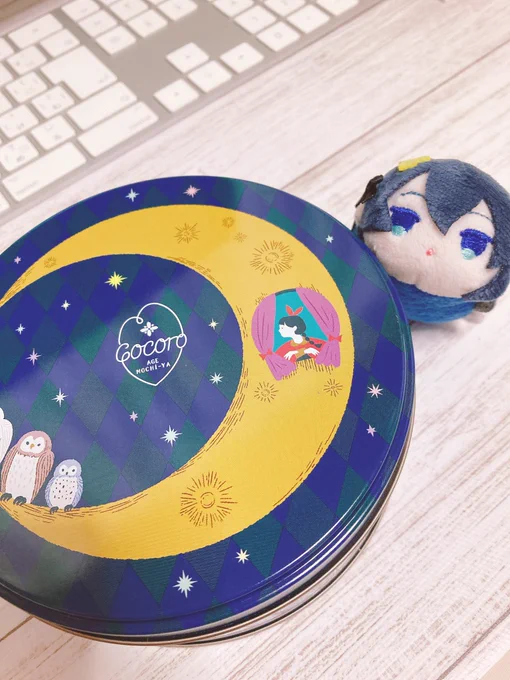 差し入れで頂いたかわいい三日月缶の中にも三日月! 
