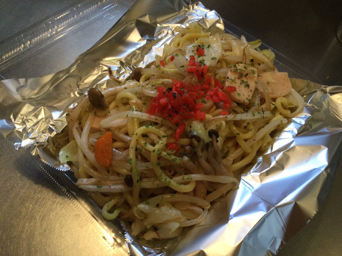 takokacho's tweet photo. たこ課長王子店、営業しております❗️
たこ焼きはもちろん、
石垣島からの八重山焼きそば&amp;マリヤシェイクも再稼働しております

東京で味わう関西&amp;石垣のグルメ☀️

#たこ焼き　#テイクアウト https://t.co/vL7JOcl0Ch