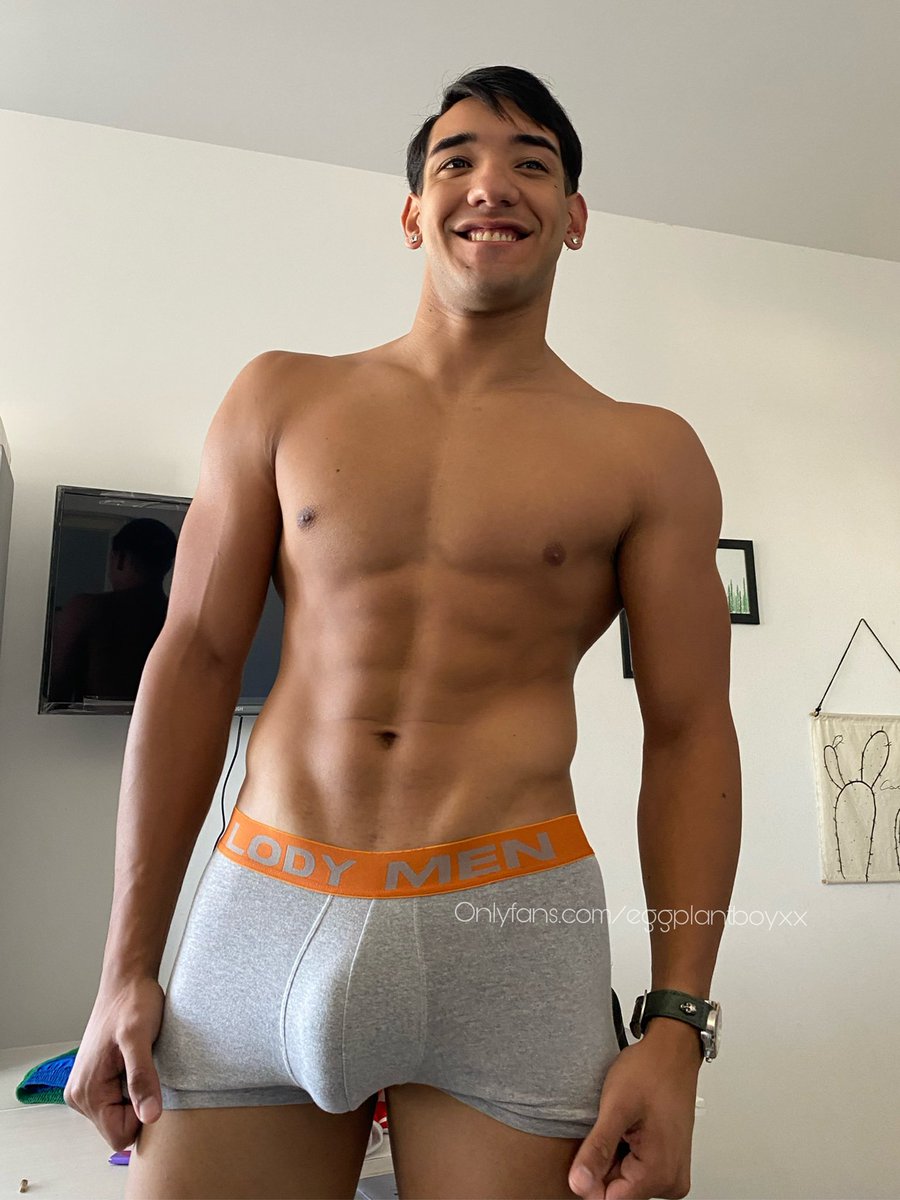 Do you like it better shaved?😏🤔