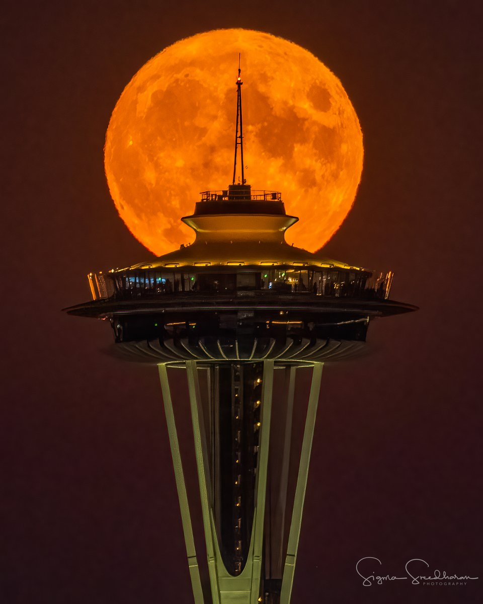 Tonight's #HarvestMoon rising behind #SpaceNeedle in #Seattle. The smoke in the air created a natural filter to make a usually tough exposure possible.