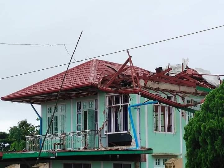 miN13700's tweet photo. A 7-yr-old child was killed &amp; 3 other civilians were wounded and many homes were damaged as military council which suffered casualties in fighting in Moebye tsp, Shan-Karenni border, on Sep 8 &amp; 9, launched indiscriminate shelling &amp; airstrike into villages &amp; wards.
#2022Sept10Coup https://t.co/6eZLm32TXR